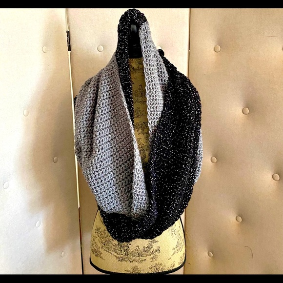 Oversized Infinity Scarf - Picture 4 of 9